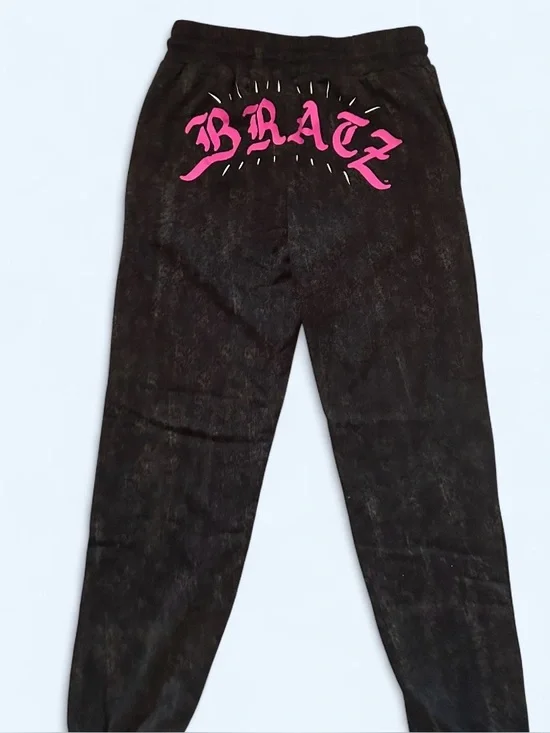 Bratz Y2K Graphic Sweatpants - Size M - Picture 2 of 5